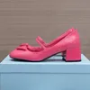 Классические туфли Дизайнерские сандалии на плоской подошве Модные женские туфли на низком каблуке с босоножками Ретро-лоферы Удобные тапочки на платформе Треугольные кожаные блестящие лоферы