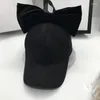 Casquettes de baseball arrivée à la mode belle casquette de baseball noire avec grand papillon en faux suède pour les femmes