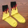 Herrstrumpor Flame Socks For Men Women Hip Hop Cartoon Fire Gul Black Fashion Designer Sportskateboard Cool FF Gift Wholesale SO23 T221011