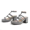 Sandaler 2022 Sommarkvinnor Europeiska och amerikanska med tjocka sulor Chunky klackar Fashion Peep Toe Square Heel Sandlas