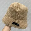 Chapeau de seau de concepteur d'hiver pour femmes pour hommes boucle d'argent chapeaux ajustés en cachemire chaud Bonnet plat mode chapeaux de rue décontracté luxe B7414479