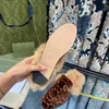 Designer Slippers Vrouwen Loafers Muilezels Herfst originele konijnenhaar Slippers Klassieke koperen paardengesp Geborduurde Sandalen Leer Half Slipper Patroon Dia's