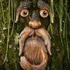 Gartendekorationen, Baumgesichter, Dekor, amüsante Gesichtsskulptur eines alten Mannes, skurrile kreative Requisiten für Gartenkunst, Ostern