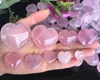 Quartz rose en forme de coeur cristal rose sculpté paume amour guérison amant de pierres précieuses Gife pierre cristal gemmes GWB16199