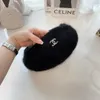 23SS 4Color Luxury Fashion Designer Cashmere Women Berets Cap Lady Recreation Automne Wincm Windproof Bonnet Hats Warm2877310444391