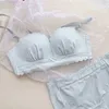 Ensembles de soutiens-gorge - sous-vêtements de fille douce de couleur doux petits seins cireux doux pour la peau rassemblés sur le dessus de l'ensemble de culotte de soutien-gorge en dentelle douce T220907