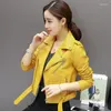 Couro de couro feminino 2022 Spring Autumn PU Jacket PU Moda Bright Motorcycle Coat Short Faux Biker feminino macio 3xl