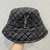 Winter Womens Designer Bucket Hat For Mens Silver Buckle Cashmere Fitted Hats Warm Bonnet Flat Fashion Street Hats Casual Luxury B8987400