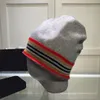 Diseñador de moda Beanie Skull Caps Gorros Cashmere Cálido Gorra de béisbol a prueba de viento Multi colores Sombreros Hombres Mujeres Bonnet Street Guccy Estilo con polvoriento