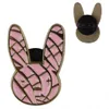 Accessoires voor schoenonderdelen Groothandel ontwerper broches Bad Bunny Badge Bad Bunny Revers Aangepaste zacht geëmailleerde pin op voorraad brochespelden