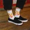 Мужские носки Мужская мода Хип-хоп Hit Color On Fire Crew Носки Red Flame Blaze Power Torch Горячее тепло Уличный скейтборд Хлопок Sokken Dropship T221011