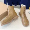 Nouvelles bottes populaires d'hiver pour femmes Bottes classiques Mode Simple Chaleur extérieure Chaussures polyvalentes avec fourrure Confortable à l'intérieur Célèbre designer Botte courte