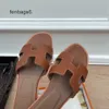 Terlik Yaz Sandalet Kadın Oran 2022 Terlik Sandal Düz Tasarımcı Hermee Moda Dipli Giyim Plaj Kelime O1ZT