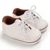 İlk Yürüyüşçüler Bebek Ayakkabıları Kız Erkek Yumuşak Solda Spor Sneaker Bebek Yürümeye Başlayan Klasik Pu Deri Ayakkabı Born Prewalker 0-18m