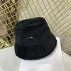 Luxus Marke Eimer Hüte Korallen Samt Bucketcaps Damen Mode Designer Fisher Hut Winter Fedora Ausgestattet Winter Caps Warme Herren Fi7919837