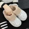 Pantoufles en coton pour la maison, automne et hiver, mode féminine, chaudes, antidérapantes, peluche, jolies fleurs cassées, chaussures silencieuses en coton