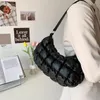 Kvällspåsar mode för kvinnor pu läder halvmåne form handväska lady trend avslappnad liten messenger väska designer handväskor