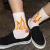 Мужские носки Мужская мода Хип-хоп Hit Color On Fire Crew Носки Red Flame Blaze Power Torch Горячее тепло Уличный скейтборд Хлопок Sokken Dropship T221011