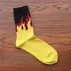 Herrstrumpor Flame Socks For Men Women Hip Hop Cartoon Fire Gul Black Fashion Designer Sportskateboard Cool FF Gift Wholesale SO23 T221011