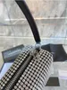 Topp diamanthandväska axelväska speciellt designad för kvinnor byst fashionabla kedja handväska handgjorda utformade korsk kosmetiska väskor plånböcker