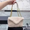 Bolso de hombro Bolso de piel Bolso de diseñador de felpa Cadena de nube Acolchado Vintage Forma de Y Bolso de mujer Cierre de solapa Compras de lujo Diseñador-Bolsos de invierno