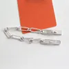Lyxdesigners armband kvinnor diamant charm armband modetillbeh￶r armband metall smycken kubansk kedje￤lskare g￥va parti ￤r mycket