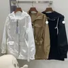 Designer Womens Trench Coats Taille courte Slim Fit Sweat à capuche Corded Workwear Manteau de protection solaire Badge brodé Casual Veste de tranchée polyvalente