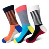 Herrensocken Mode Baumwolle Jacquard Farbe Herren hochwertige Freizeit Harajuku Streifen Markendesign Spaß zu tragen