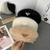 Caps 2024 Luxury Designer Hat Berets Letter Mink Fur Beret Soft Winch Winter Fashion Street Street Chapeaux Femmes Capuchis de citrouille du vent