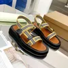 Sommar ny sandaler designer tofflor strand kvinnor skor svart vit höjande 5 cm tjock botten växel ihålig sandal lyx toffel kvinnor glidbanor35- 43