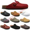 2024 Designer Boston Sandals Sanes Sanes Slippers planos Designs de moda Flipes de couro Sandálias de praia favoritas Tamancos casuais para homens Arizona Mayari