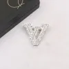 23ss 2color Fashion Brand Designer V Letters Brooches 18K Gold Plated Brooch Crystal Suit Pin Small Sweet Wind Jewelry Accessories Wedding Party Gift