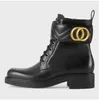 1martin Boots Bustle Buste Boot Boot Женщины дизайнерские обувь Осенняя зимняя кружева женщина плоский металлический пояс.