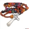 Colliers pendants Collier de rosaire de croix de couleur rose Christ Jésus religieux à la main