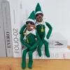 Snoop på en böcka julleksaker och levererar Elf Doll Spy på en böjd hiphopälskare leksak Xmas nyårsfestivalparty dekorationer