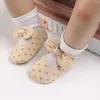 Первые пешеходы Baby Soft Soled без скольжения обувь для кроватки для кроваток девочки хлопок милые малыши рожденные звездные носки для лука