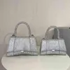 Bolso con solapa de alta calidad, bolsos de media luna y media luna, bolso de mano con diamantes de imitación, hebilla de letra clásica con diamantes de imitación completos