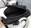 Bra￧a de designer de nylon preto masculino Bolsa de laptop Bolsa de escrit￳rio de moda retr￴ de grande capacidade P2203016