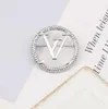 23ss 2color Brand Designer V Letter Brooches 18K Gold Plated Brooch Crystal Suit Pin Small Sweet Wind Jewelry Accessorie Marry Wedding Party Gift