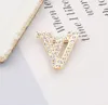 23ss 2colors Fashion Brand Designer V Letter Brooches 18K Gold Plated Brooch Crystal Suit Pin Small Sweet Wind Jewelry Accessorie 5545017