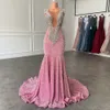Luxury Long Prom -klänningar 2022 Sexig sjöjungfru Spittly Pink paljetter Black Girls Crystals Evening Formal Gala Party Gowns Robe de Soiree307q