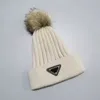 Designers män kvinnor designer chunky kabel stickad hatt kepsar mössa för män kvinnans chunky varma skönhetshattar motorhuven hög kvalitet 19 c5351868