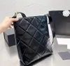 Designer skórzany damskie teczki metalowe torby na zakupy kobiety dżinsowe torebki dojeżdżające do pracy w torbie pojedynczej ramię w nowym stylu torebki kolorowe