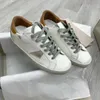 2022 Italien Märke Kvinnor Sneakers Super Star Skor lyx Gyllene paljett Klassisk Vit Do-gammal Dirty Designer Man Fritidssko