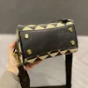 Hochwertige Umhängetaschen, Top-Designer-Tragetaschen, Dreiecksmuster, Umhängetasche, Canvas-Pochette, Mini-Totes, Handtasche, Einkaufshandtaschen, lässige Pochettes, Kissen-Geldbörse