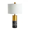 Lampade da tavolo Lampada decorativa moderna in metallo di lusso americano Stile cinese Soggiorno Studio Camera da letto Semplice Jazz Marmo bianco