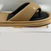 Luxe Femmes Pantoufles Chaussures Designer Mode Classique Solide Couleur 7A Qualité Respectueux De L'environnement Matériel En Peau De Mouton Chaussures De Plage Tongs Hommes Plat Porter Des Sandales