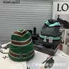 Le chapeau en laine Balencaigaes pour femmes en automne et en hiver est un tricot coréen polyvalent avec une protection auditive de couleur chaude et des chapeaux froids.