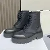 2023 mulheres designer cadarços frontais Martin botas de couro de luxo bota única para locomotiva arco triunfal botas médias solas grossas e sapatos de sola muffin tamanhos 35-39