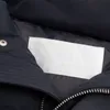 디자이너 다운 재킷 따뜻한 남성 겨울 패션 의류 자수 러브 레터 두꺼운 야외 고급 파카 자켓 드로우 스트링 지퍼 냉장 코트 플러스 크기